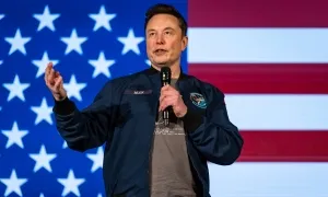 Elon Musk khẩu chiến với lãnh đạo cực hữu Anh