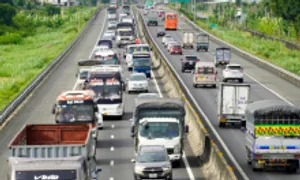 Những ôtô tải độ xe là 'con bệnh' rùa bò của giao thông Việt Những ôtô tải độ xe là 'con bệnh' rùa bò của giao thông Việt