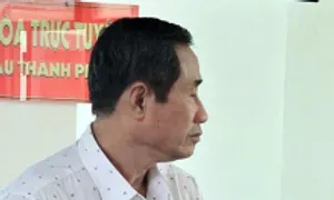 Cựu thẩm phán bị phạt 3 năm tù vì 'ép' đương sự chung tiền Cựu thẩm phán bị phạt 3 năm tù vì 'ép' đương sự chung tiền
