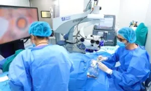 Hai ca mổ khôi phục thị lực cho người bị đục thủy tinh thể Hai ca mổ khôi phục thị lực cho người bị đục thủy tinh thể