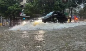 Hoàn lưu bão Matmo gây mưa lớn, nhiều tuyến phố Hà Nội ngập sâu Hoàn lưu bão Matmo gây mưa lớn, nhiều tuyến phố Hà Nội ngập sâu
